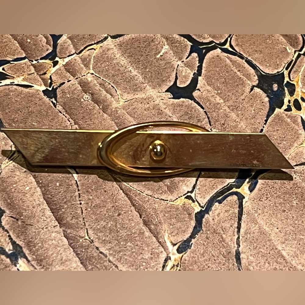 VINTAGE UNISEX BAR PIN.